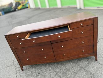 Dresser For Sale (FREE DELIVERY)