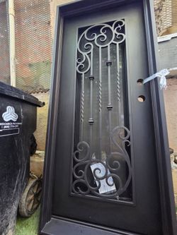 Puerta  de metal
