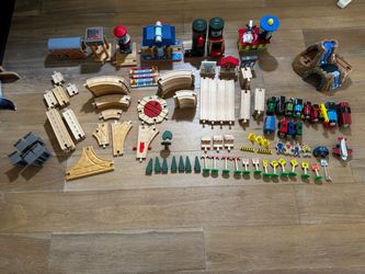 Assorted Thomas the Train pieces