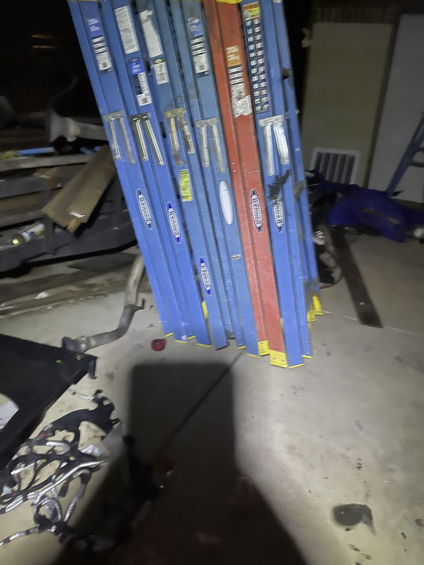  8- 8 Ft-     6-6ft And Two Extencion Lader