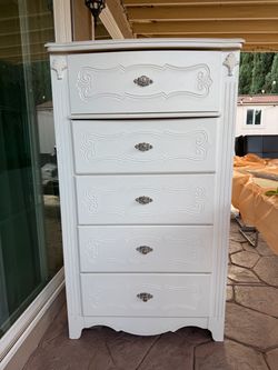 White Chest 5-Drawer Tall Dresser