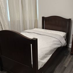 Full size bed frame with horizonal wood support