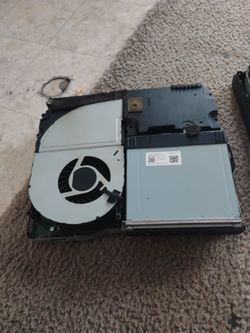 Xbox One X (FOR PARTS)