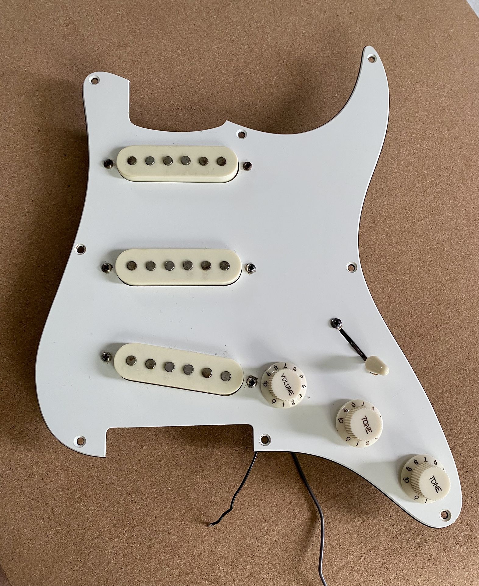 Vintage 1980’s Samick Hondo Mako Harmony Lotus Avila loaded pickguard pickups