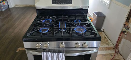 Kenmore 5 burner Stainless Steel Gas Range with Oven
