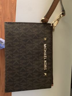 Micheal Kors wristlet