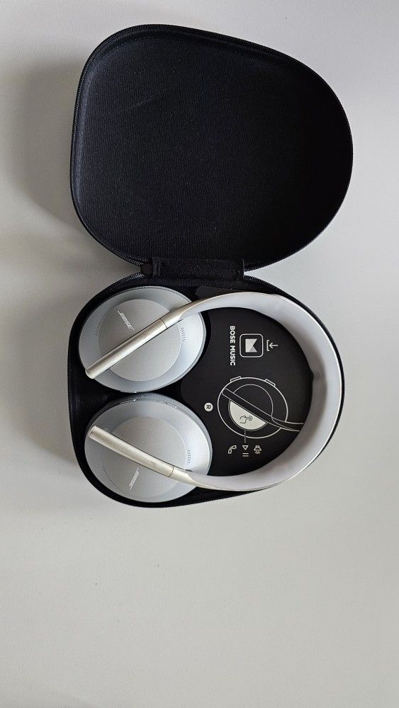 Bose Headphones NC 700, Silver