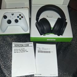 Xbox X/s Xbox 1 Controller And Headset 