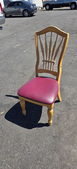 Pedestal table and 4 chairs.