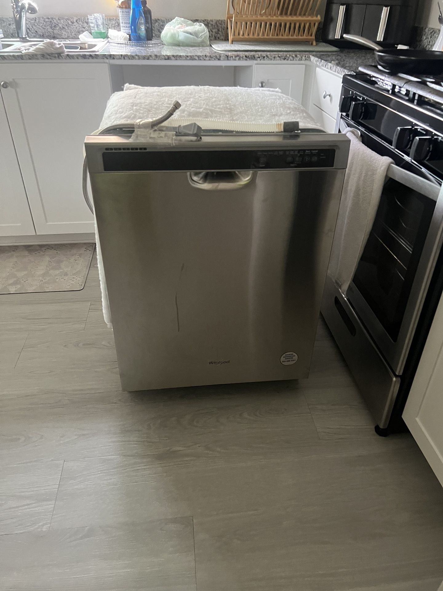 Dish Washer Whirlpool 