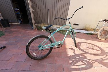 Electra Men's Beach Cruiser – Mint/Turquoise – Under 100 Miles – $300 OBO