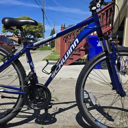 Schwinn Hybrid Bike Medium Size 
Excellent Condition Ready to Ride