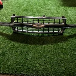 2004 Chevy Tahoe Grille