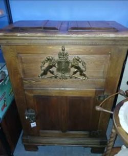 Beautiful Antique Oak Ice Box with Crest on front