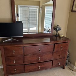 Dresser W/mirror