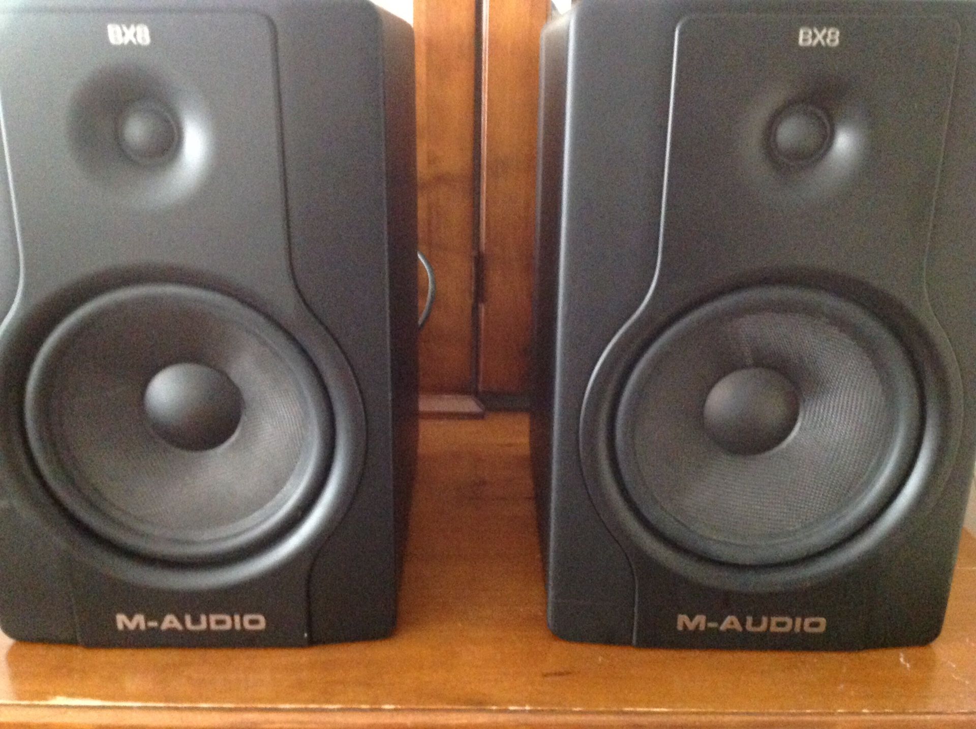 BX8 M-AUDIO speakers