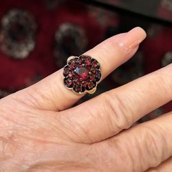 14k Gold Vintage Garnet (17 Stones) Ring