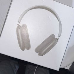 AirPod Maxes Starlight