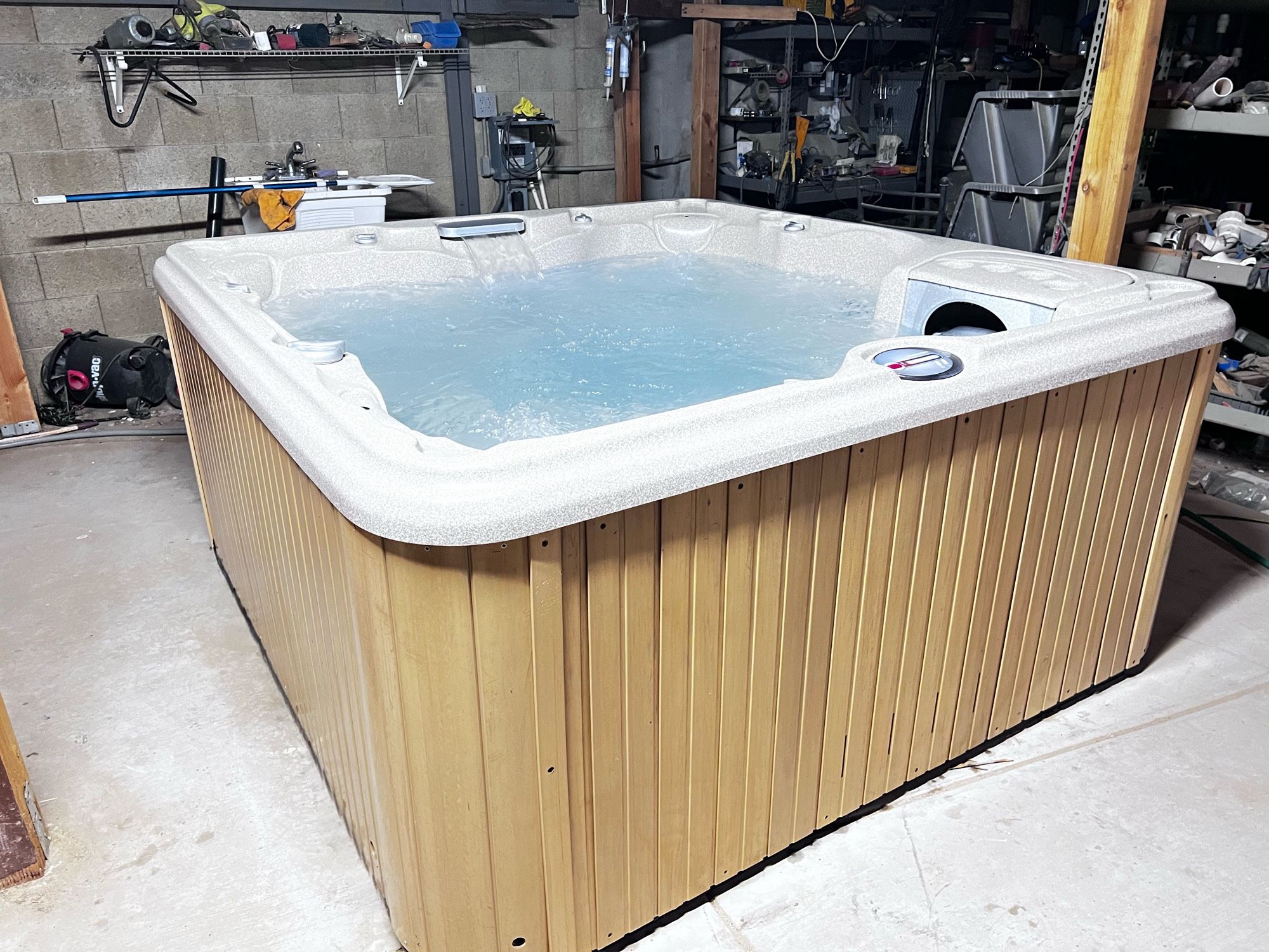Sundance Hot Tub for Sale in Peoria, AZ OfferUp