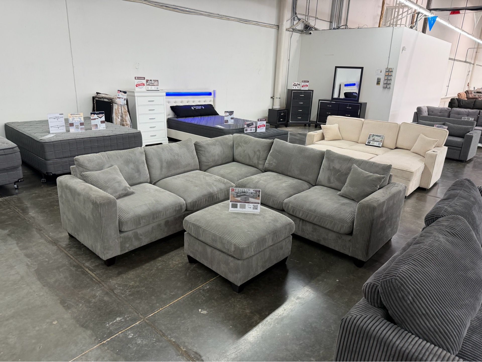 Brand new sofa in box / READ DESCRIPTION