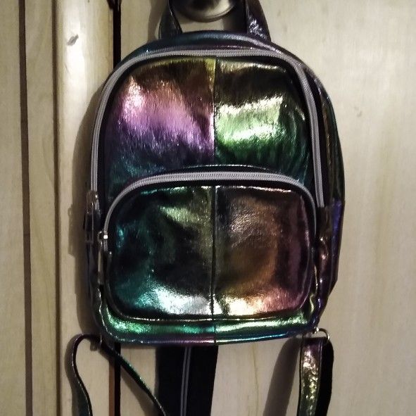 Very Pretty 🆕 Mini Backpack Purse In Mermaid Colors!
