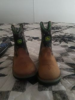John Deer boats size 5