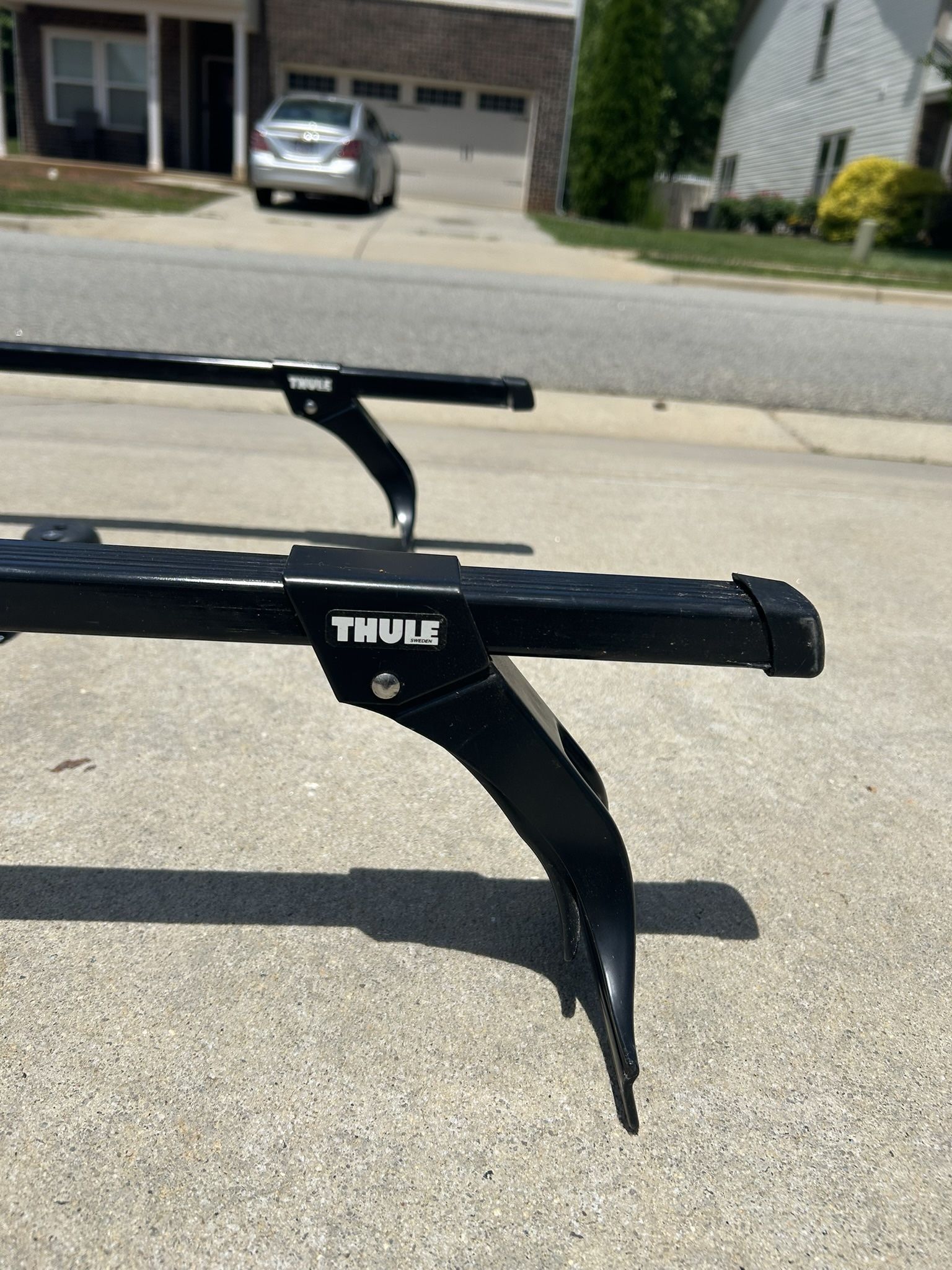 Thule Roof Rack - 60 Inch Square Bars With 300 Series Lockable Foot Pack