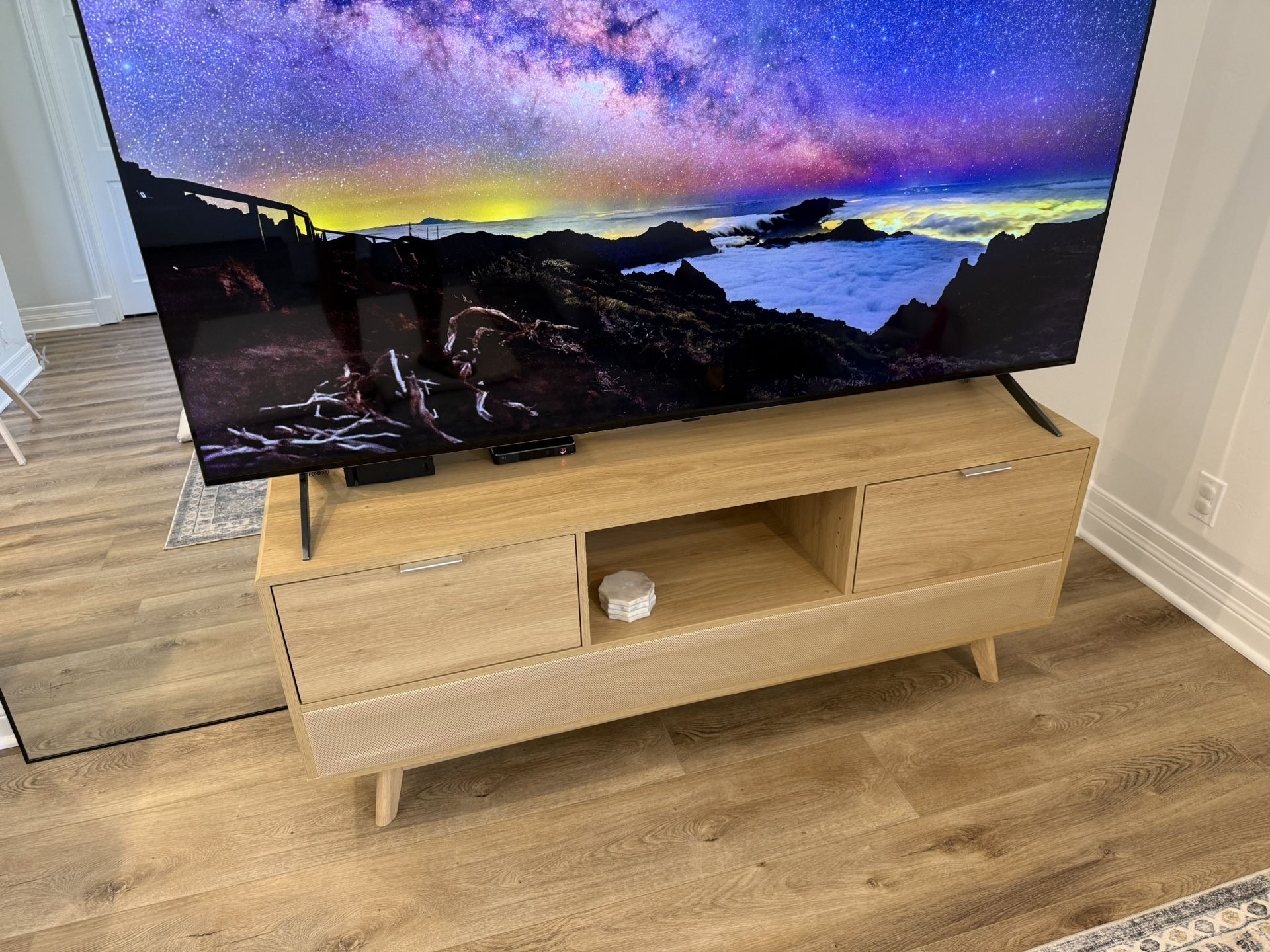 Larsen Smart TV stand/console w/Audio System