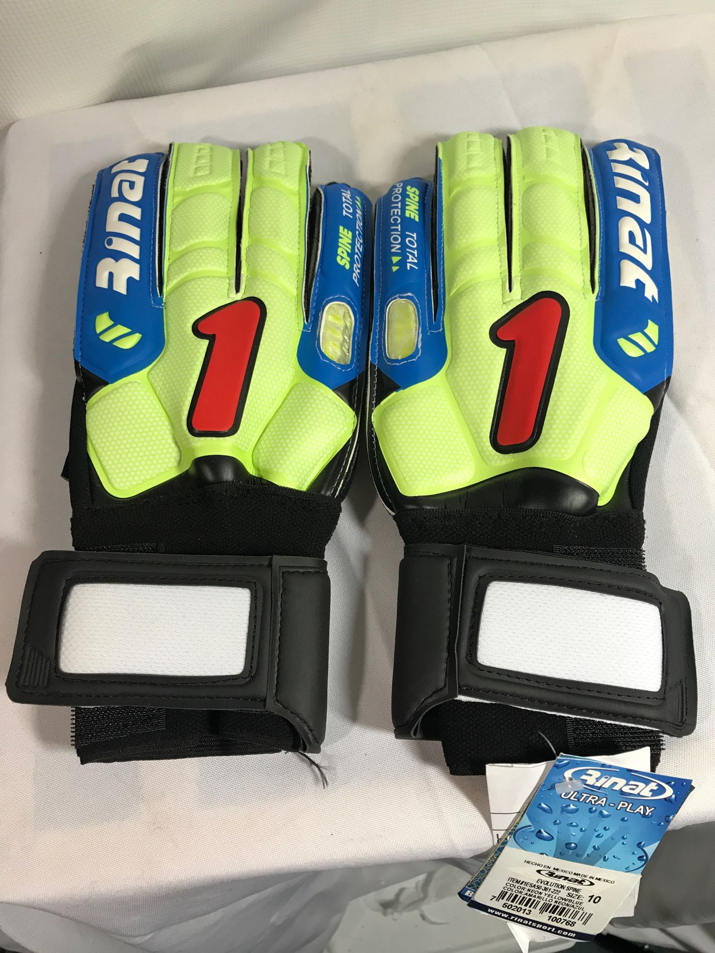 Rinat Goalie Gloves size 10 new indoor outdoor turf grass new