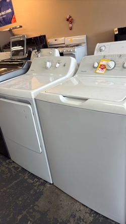 Nice like new Hotpoint washer and gas dryer set
