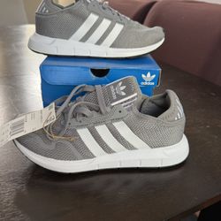 ADIDAS SWIFT RUN - NEW!