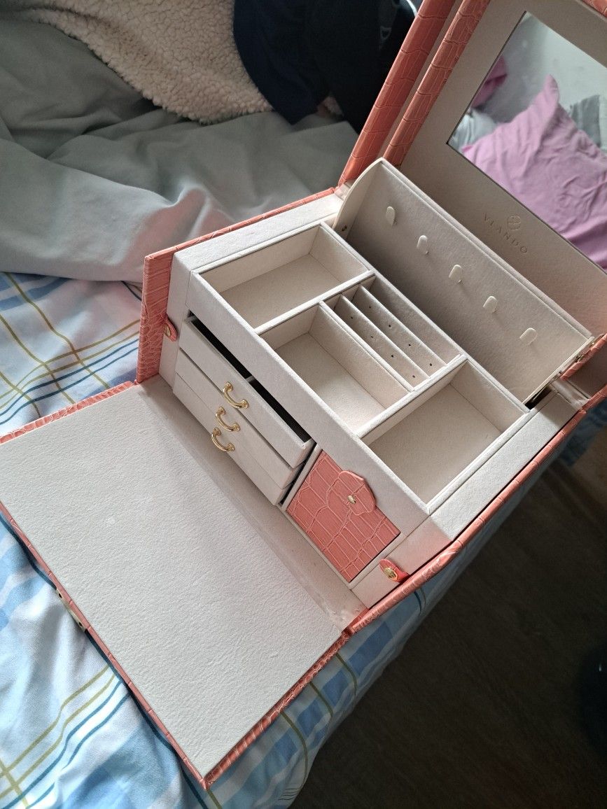 Vlando Jewelry Box Organizer Girls/women for Sale in New York, NY - OfferUp
