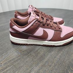 Women's Nike Dunk Size 8.5 