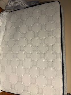 Queen bed brand sealy posturepedic with box spring and headboard