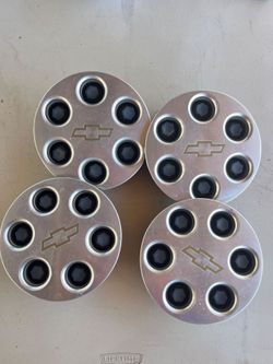 2002 Chevy Tahoe/Pickup hub caps