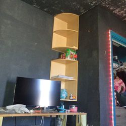 2 Corner Shelves