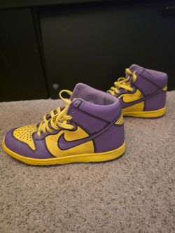 Nike no stitch sneakers sz 9