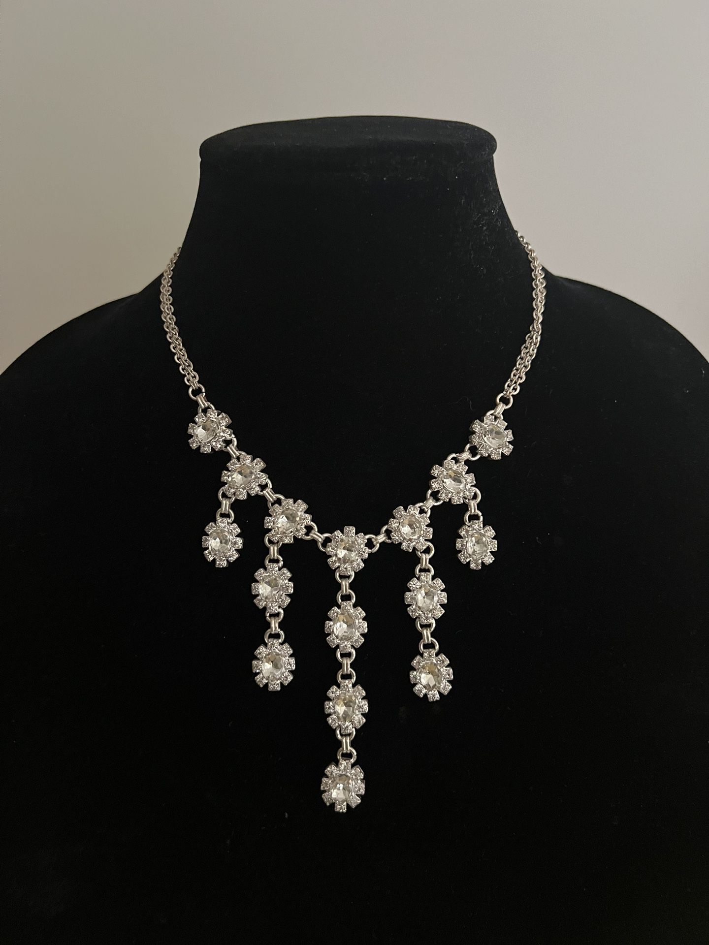 Beautiful Necklace for Prom, Wedding Or Quinceniera