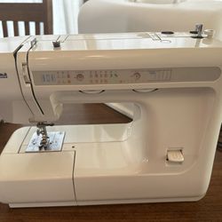Kenmore 385 Sewing Machine And Case