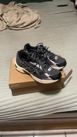 Asics steel grey/black size 9