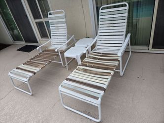 Lounge chairs (pair)