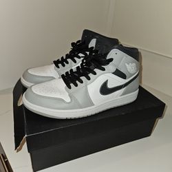 Air Jordan 1 Light Smoke Grey