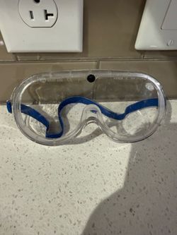 Lab /chemical splash goggles-never used