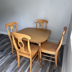 Wooden Table With Chairs 