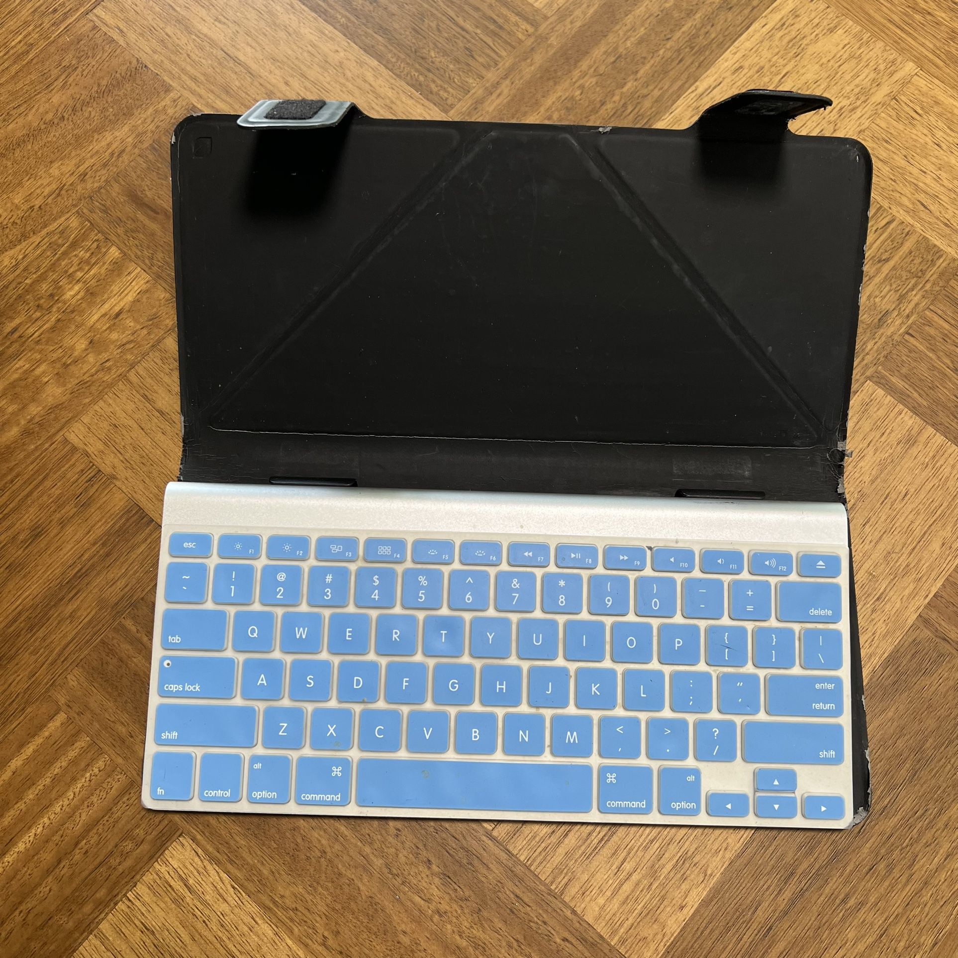 Apple Bluetooth Keyboard for Ipad or Apple PC Computer