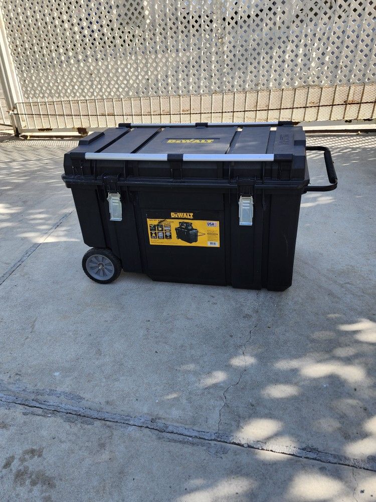 LARGE DEWALT CHEST TOOL BOX