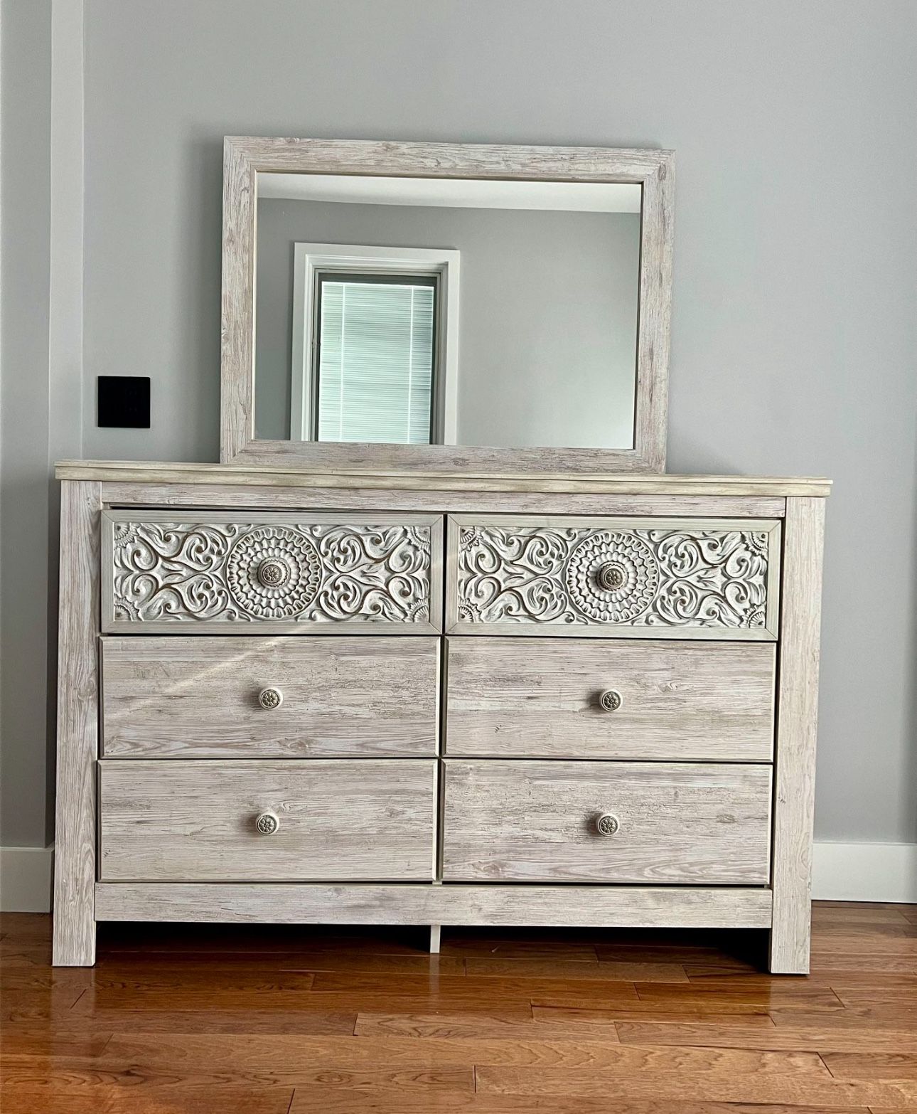 Six Drawers Dresser w/ Mirror