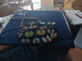 Vintage Rhinestone Clip On Earrings