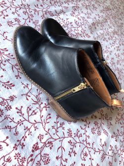 Gap kids Sz 3 Youth black booties