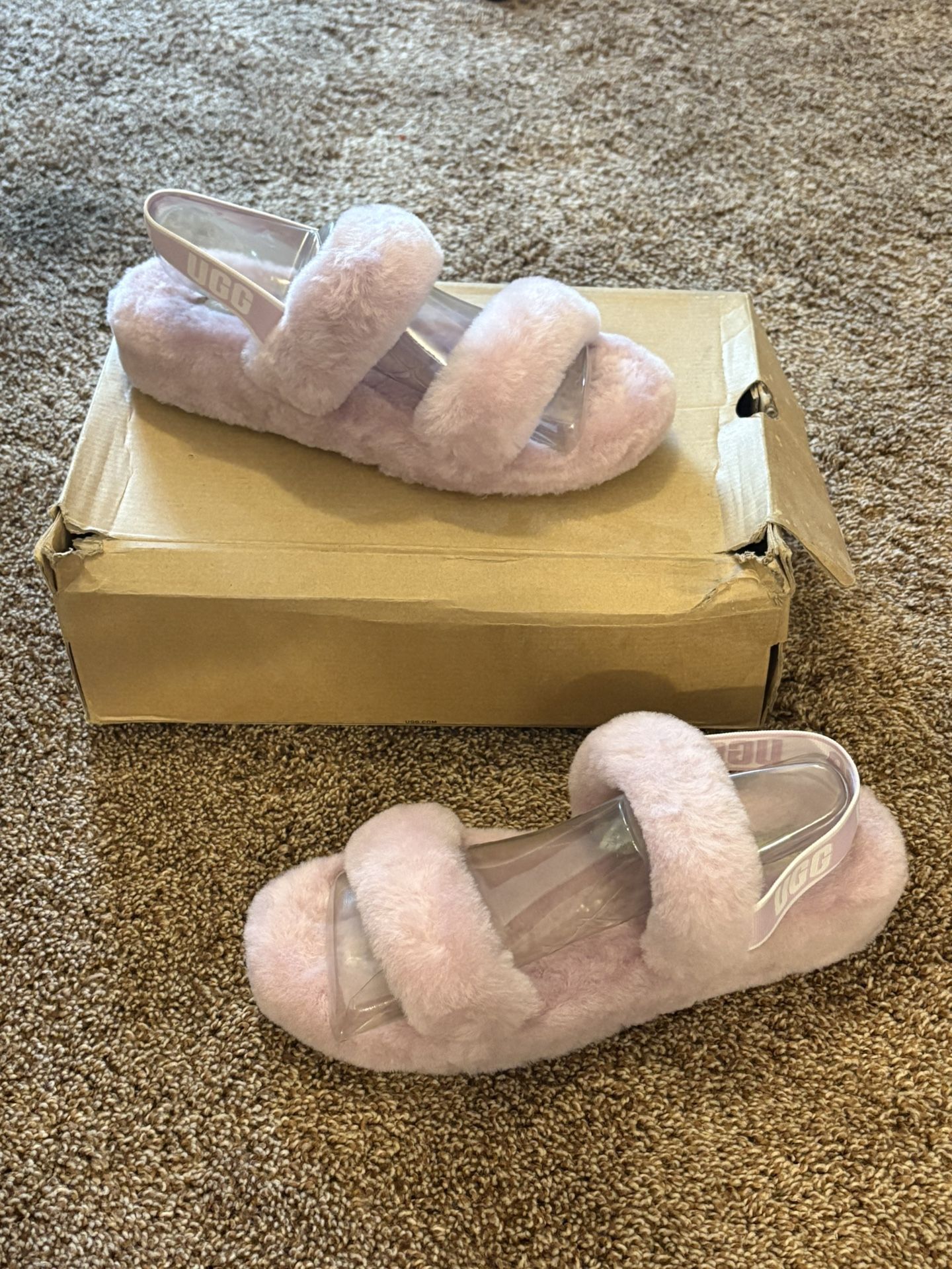Women’s UGG “Oh Yeah” Fur Sandals Soft Pink- (Size 10)